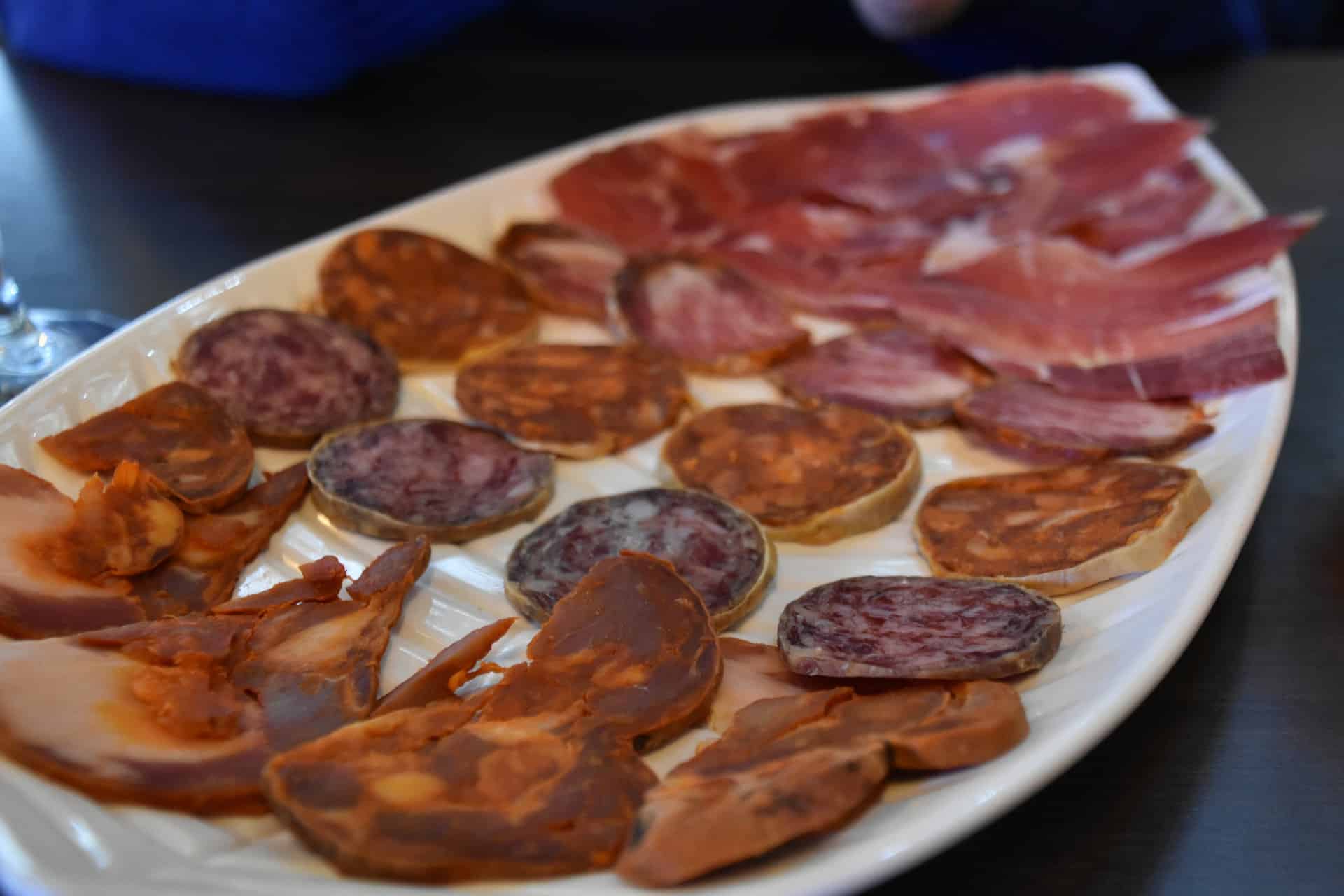 ham and salami platter of Braseria Augusta, the restaurant in Merida, Spain