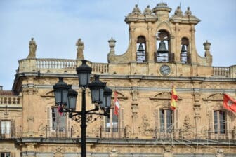 スペイン、サラマンカのPlaza Mayor に面する市役所