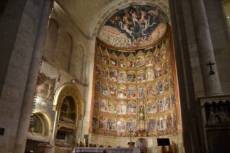 スペイン、サラマンカの旧大聖堂の主祭壇