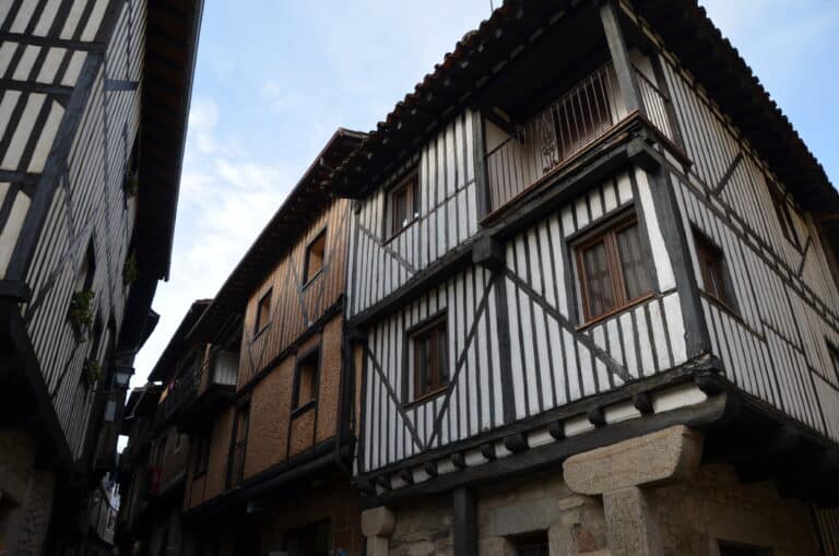スペイン、シエラ・デ・フランシアの村、ラ・アルベルカの典型的な家