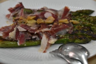 asparagus with Iberico ham at Restaurante Valencia, a restaurant in Salamanca, Spain