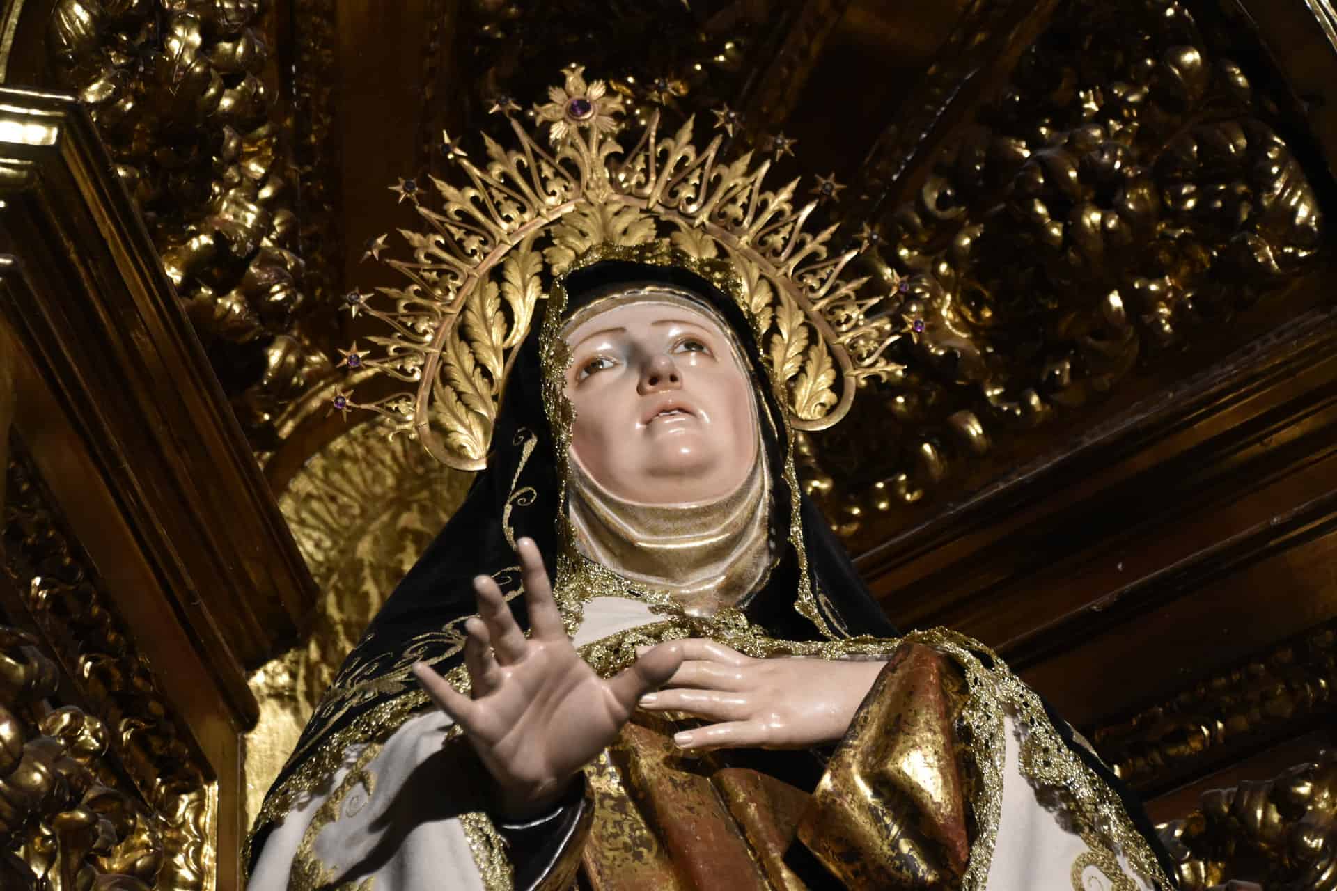 スペイン、アビラ出身の聖人、聖テレサ像