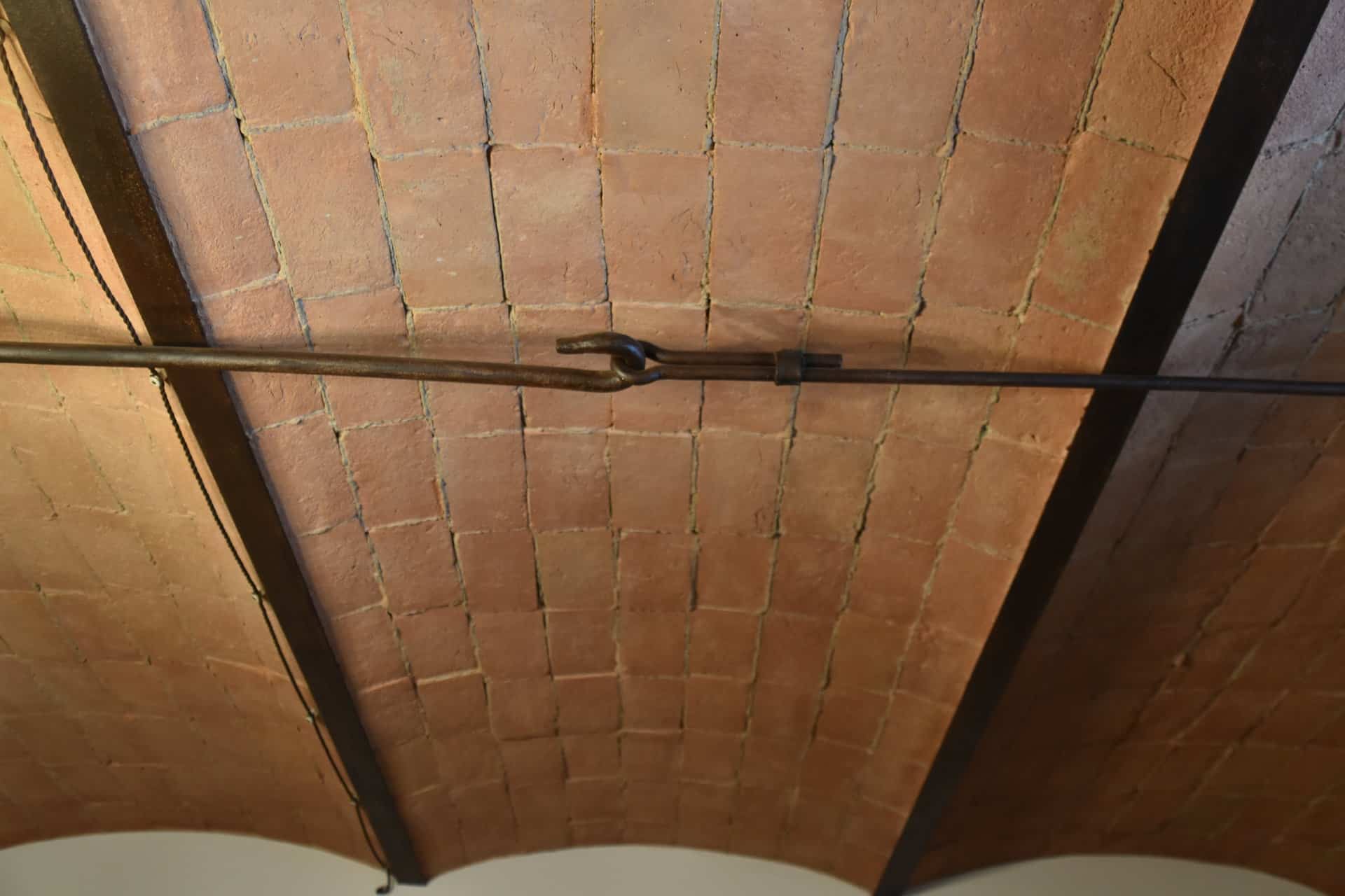 イタリア、トスカーナ地方のチェルタルドで泊まった家の天井
