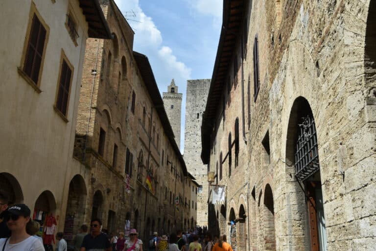 Fare shopping è una parte divertente di un viaggio come a San Gimignano