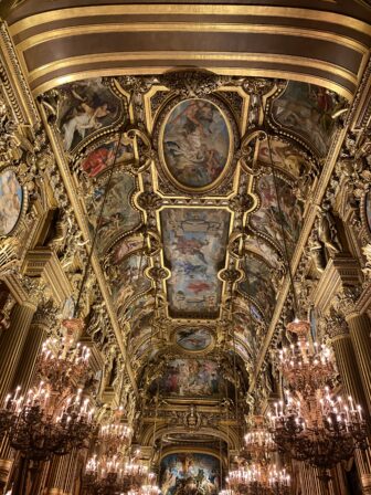 フランス、パリのオペラ座ガルニエ宮の大休憩室