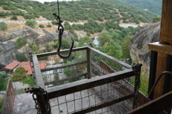 ギリシャ、メテオラの修道院内で見た籠