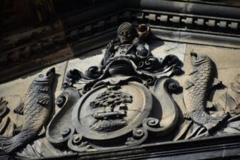 the coat of arms at the city hall is made up with St. Mungo related things 