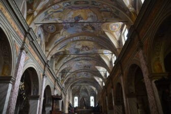 イタリア、ロンバルディア州のソンチーノにある教会、Chiesa di San Giacomo の天井