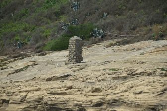 海から見たプローチダ島の自然