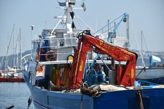 南イタリア、プローチダ島の港に停泊していた船