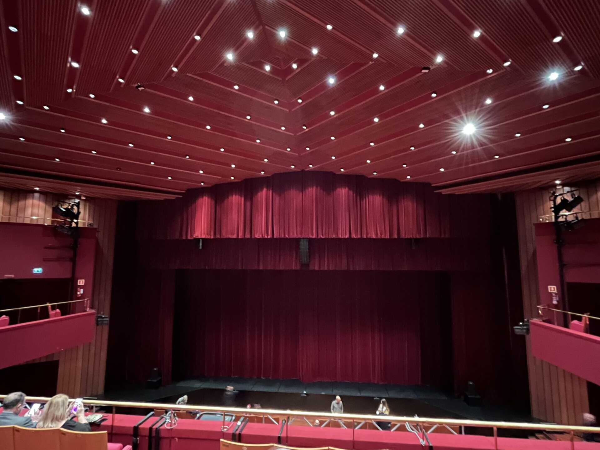 (palco)