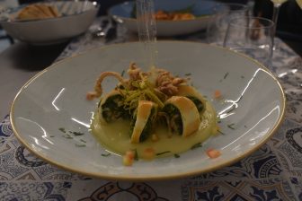 手の込んだ料理に舌鼓