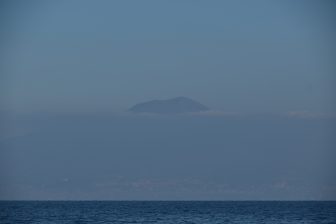 Mt. Vesuvius's head on the cloud seen on the way to Capri