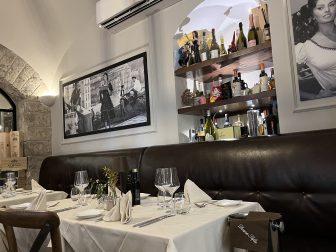 南イタリアのソレントにあるレストラン、Donna Sofia の店内