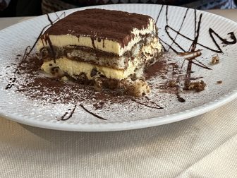 南イタリアのソレントにあるレストラン、Donna Sofia のティラミス