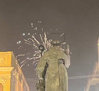 南イタリアのソレントでの年明けに上がった花火