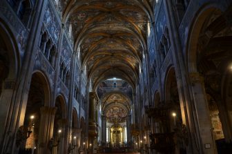 イタリア、パルマの大聖堂の中
