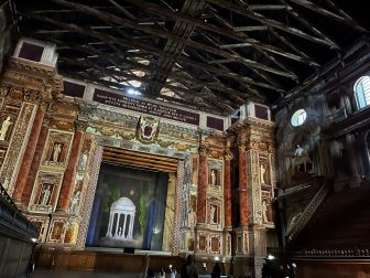 イタリアのパルマにあるパラッツォ・デッラ・ピロッタ内のファルネーゼ劇場の舞台