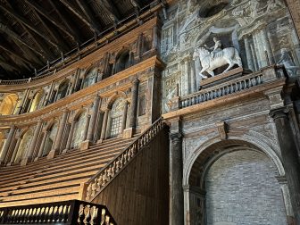 イタリアのパルマにあるパラッツォ・デッラ・ピロッタ内のファルネーゼ劇場の装飾