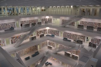 美しくも冷たい図書館