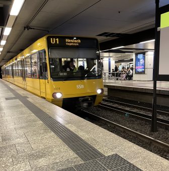 ドイツ、シュトゥットガルトの地下鉄の駅