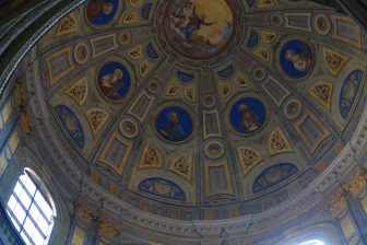 イタリア、エミリア・ロマーニャ州のカルピの大聖堂のドーム