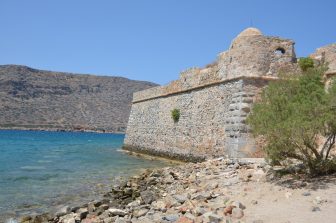 ギリシャのクレタ島沖のスピナロンガ島は、ヴェネツィア公国の要塞だった