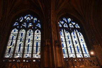 フランス、リヨンのサン・ジャン・バプティスト大聖堂のステンドグラス