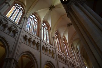 フランス、リヨンのサン・ジャン・バプティスト大聖堂の中