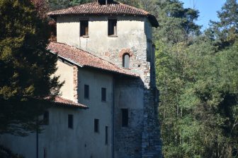 北イタリアのロンバルディア州にあるトルバ修道院の外観