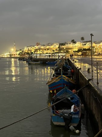 モロッコの首都ラバトにあるDHOWというパブから見た風景