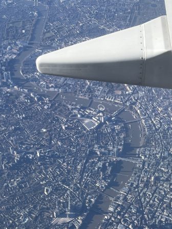 格安航空で飛んだロンドン上空