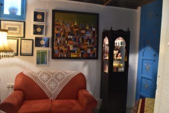 モロッコのシャウエンにあるリヤド、Riad Cherifa のロビー付近