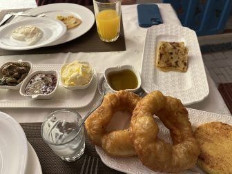 モロッコのシャウエンにあるリヤド、Riad Cherifa の朝食