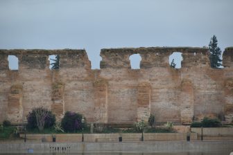 モロッコのメクネスにあるヘリ・エス・スワニという穀物倉庫・馬小屋の外壁