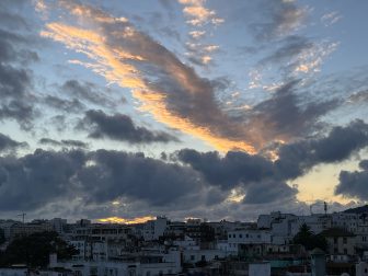 モロッコのタンジェにあるリヤド、Riad la Maison Blanche の屋上からの眺め