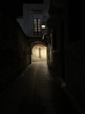 モロッコのタンジェの夜道