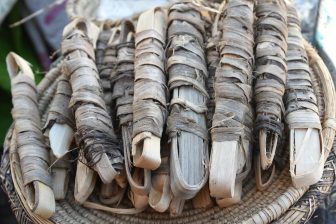 モロッコのマラケシュのスークで「歯磨き」だと説明された物