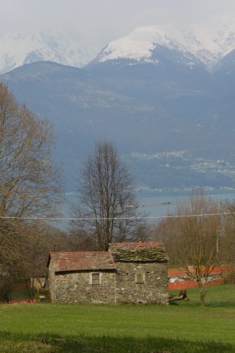 北イタリア、コーリコ郊外の山の景色
