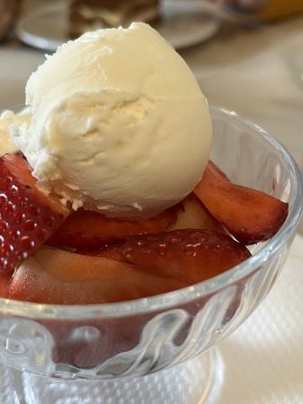 北イタリア、コーリコ郊外のレストラン、Trattoria Posallo のデザート