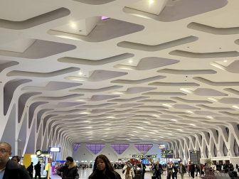 モロッコのマラケシュ空港の構内