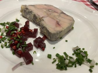 フランス、パリにあるL'Auberge Aveyronnaise というレストランのフォアグラのテリーヌ