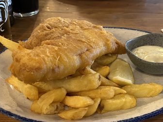 スコットランド、エディンバラのフィッシュ・アンド・チップス専門店、Bertie'sのフィッシュ・アンド・チップス