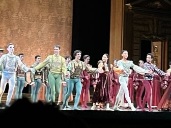 フランス、パリのオペラ・バスティーユでのバレエ「ロミオとジュリエット」の出演者たち